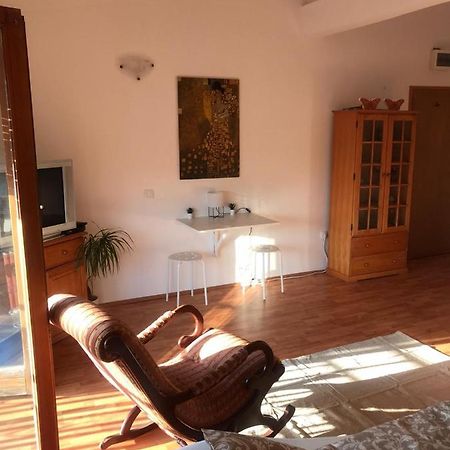 Cosy Rooftop Studio With Balcony Belgrado Esterno foto