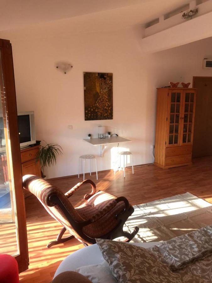 Cosy Rooftop Studio With Balcony Belgrado Esterno foto