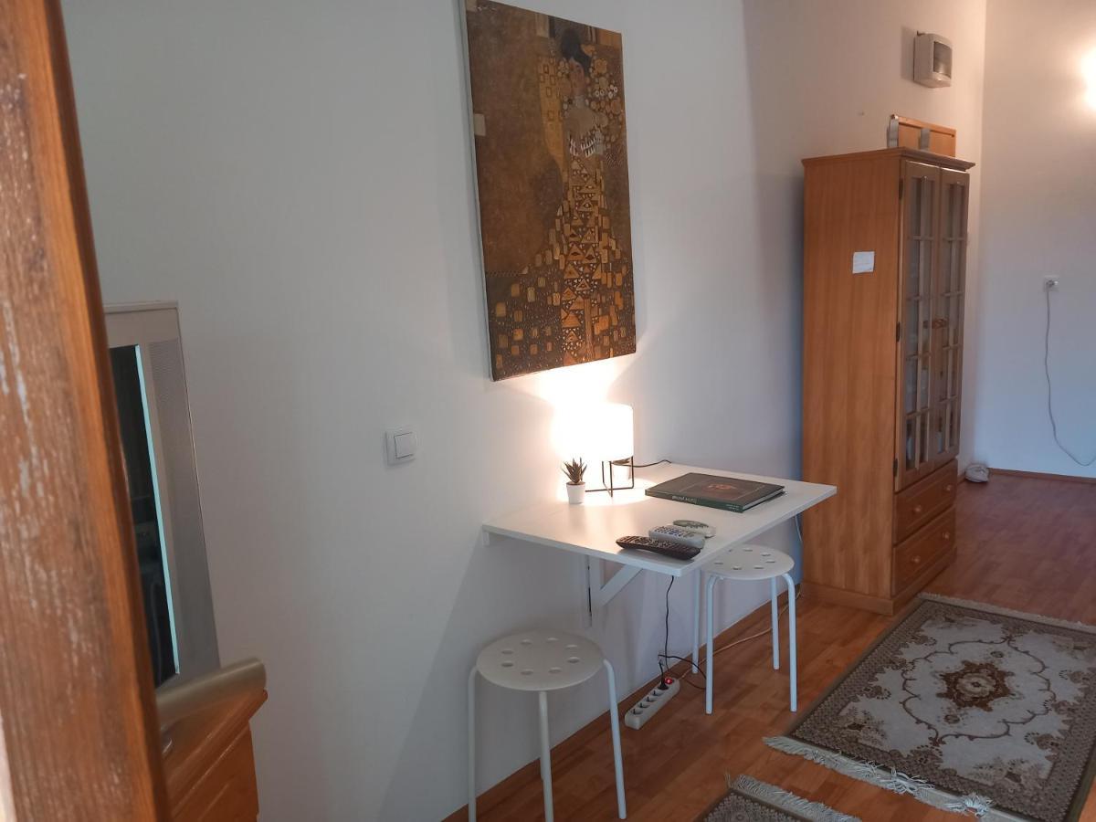 Cosy Rooftop Studio With Balcony Belgrado Esterno foto