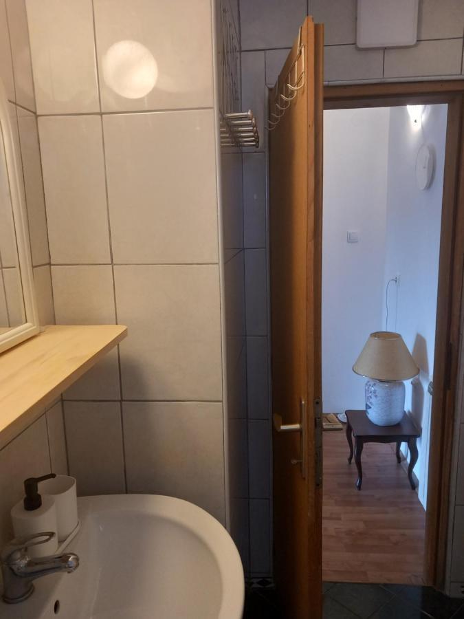 Cosy Rooftop Studio With Balcony Belgrado Esterno foto