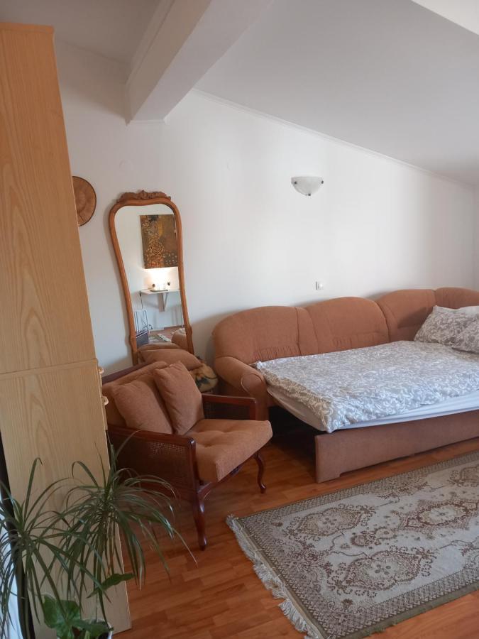 Cosy Rooftop Studio With Balcony Belgrado Esterno foto