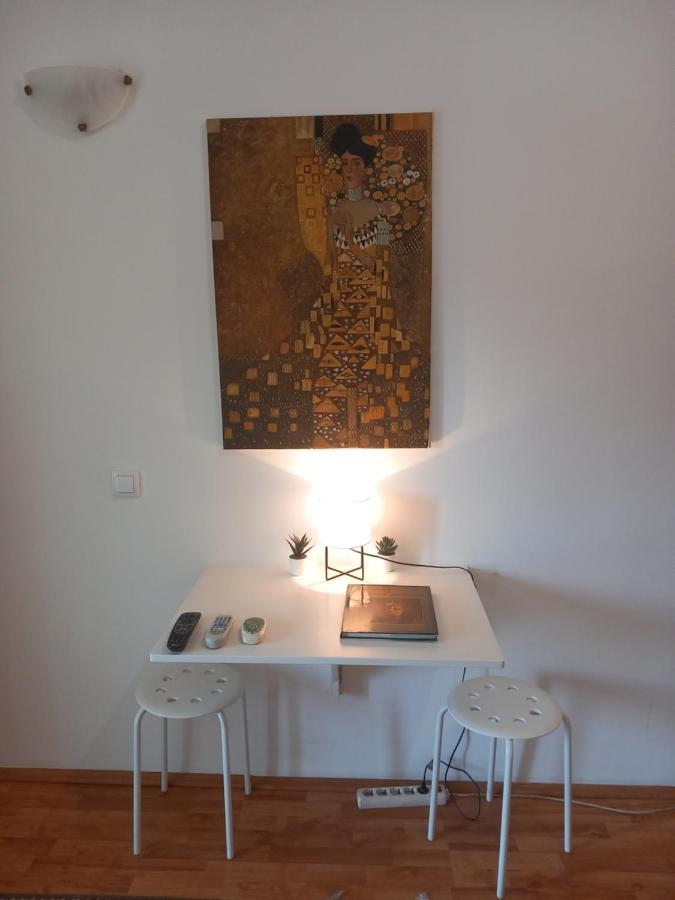 Cosy Rooftop Studio With Balcony Belgrado Esterno foto